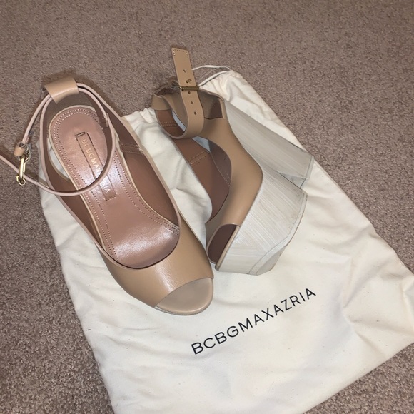 BCBG super cute nude wedges - Picture 2 of 3